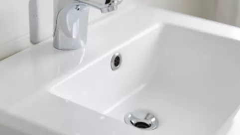 na jakiej wysokosci powinna byc zaworek pod wode w umywalce