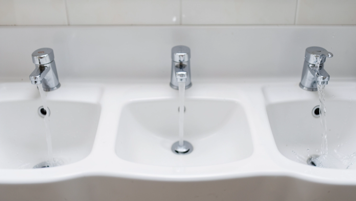 Jak dobrać baterię do umywalki długość wylewki