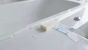 Co zamiast silikonu do wanny