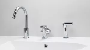 Jak dobrać baterię do umywalki nablatowej