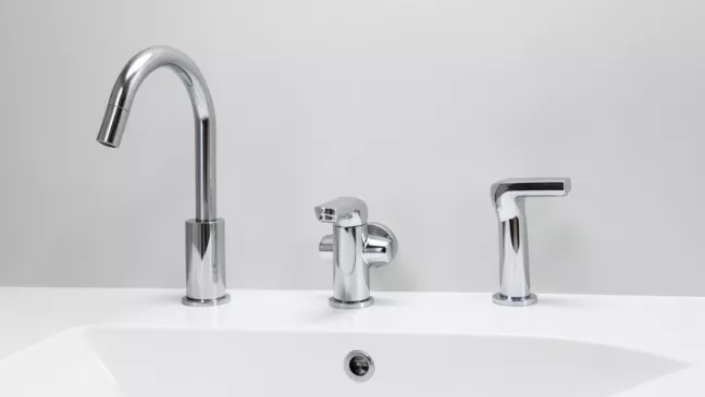 Jak dobrać baterię do umywalki nablatowej