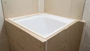 Jak obudować wannę tanim kosztem