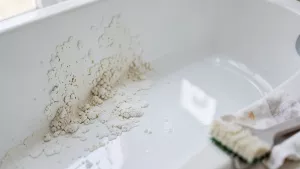 Jak usunąć kamień z wanny akrylowej