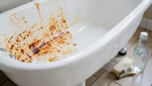 Jak usunąć rdzę z wanny