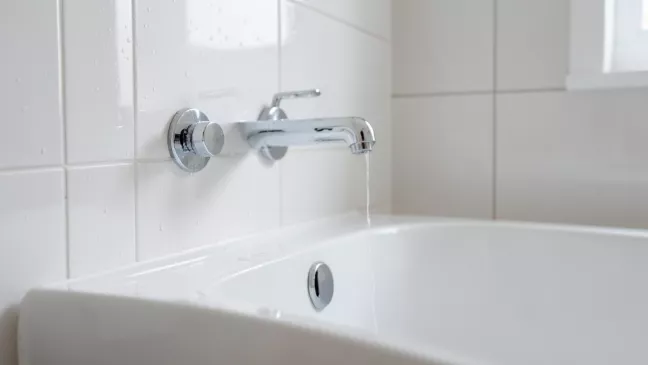 Na jakiej wysokości bateria do wanny