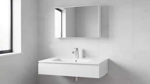 Na jakiej wysokości szafka z lustrem nad umywalką