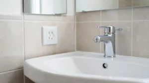 Wysokość gniazdka przy umywalce